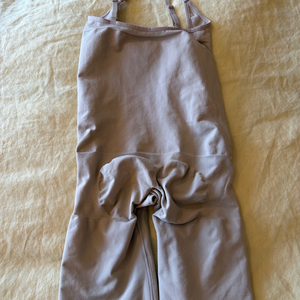 SKIMS Seamless Sculpt Mid-Thigh Shapewear Bodysuit w/ Straps | Size M | NWOT